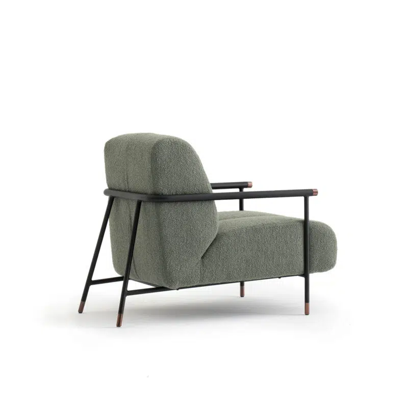 Chaise longue moderne en boucle verte avec structure en métal noir, LEOPARD Furniture, design haut de gamme sur fond blanc.