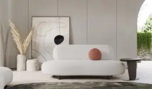 le plus petit canapé bon bon en blanc avec un coussin boule