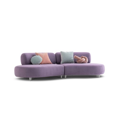 Canapé moderne lilas avec coussins colorés sur fond blanc par LEOPARD Furniture, design haut de gamme Canada.