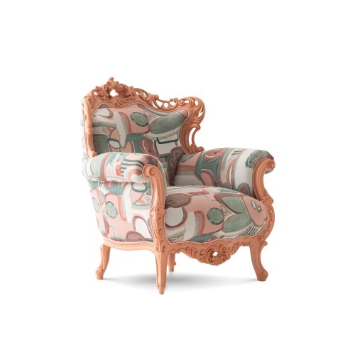 Fauteuil baroque luxueux avec revêtement abstrait coloré sur fond blanc, LEOPARD Furniture Canada.