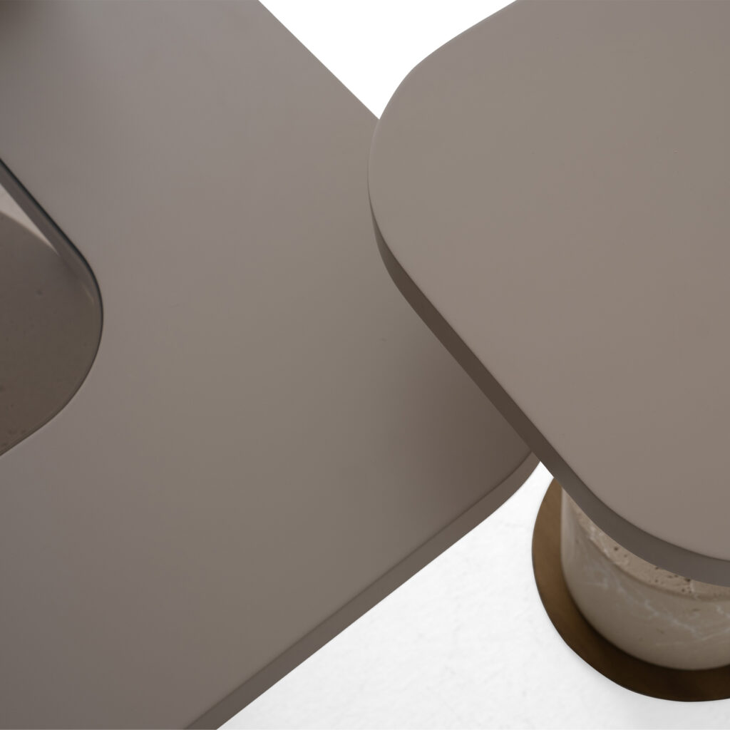 Tables basses modernes et minimalistes de couleur beige sur fond blanc par LEOPARD Furniture, la décoration d'intérieur de luxe du Canada.