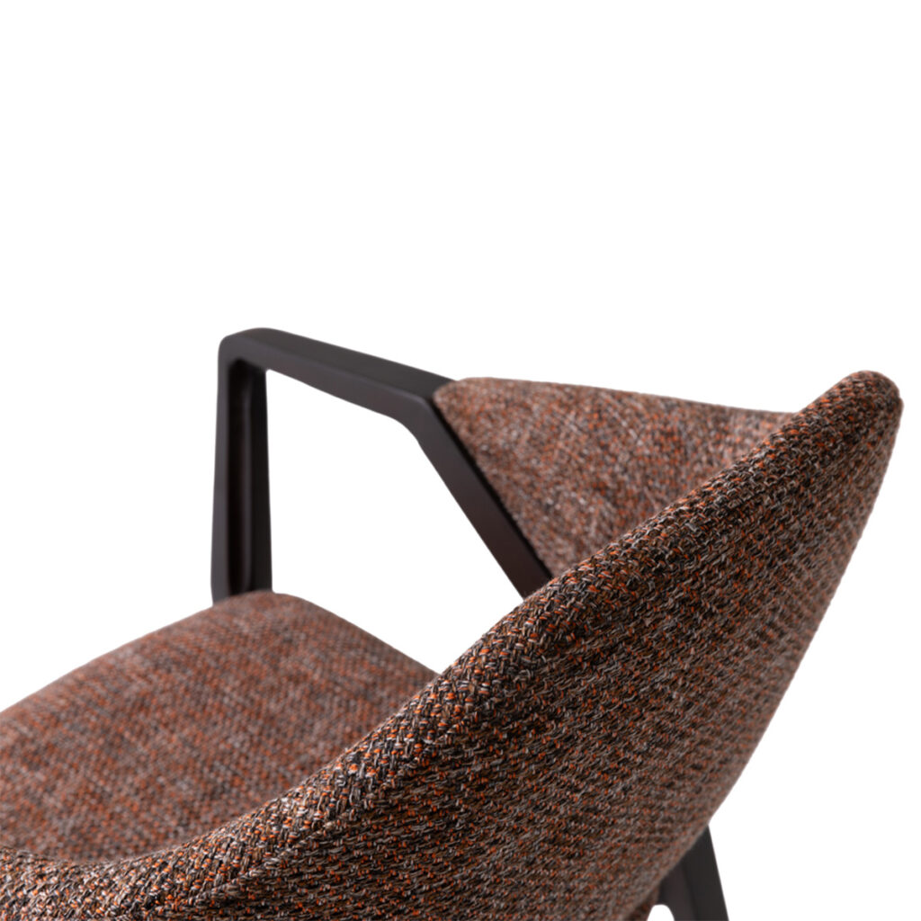 Fauteuil moderne en tissu tweed marron sur fond blanc, LEOPARD Furniture Canada, décoration d'intérieur haut de gamme.