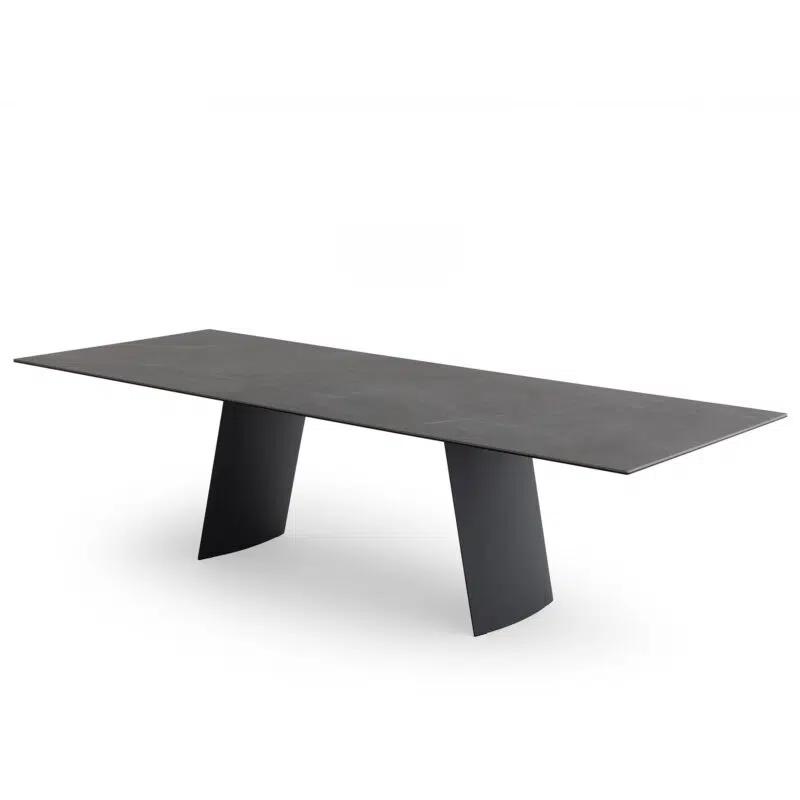 Table à manger moderne noire sur fond blanc de LEOPARD Furniture, design épuré, parfait pour intérieur contemporain.