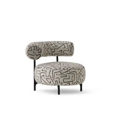 Fauteuil design contemporain avec motifs abstraits par LEOPARD Furniture sur fond blanc.