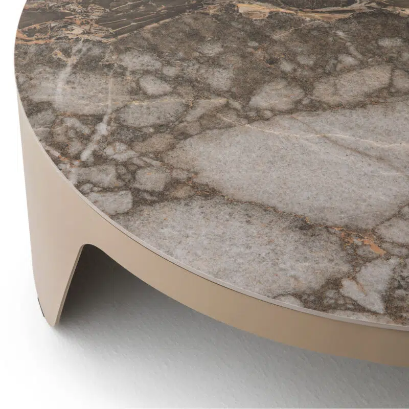 Table basse ronde en marbre sur fond blanc, meubles de luxe LEOPARD Furniture, design canadien haut de gamme.