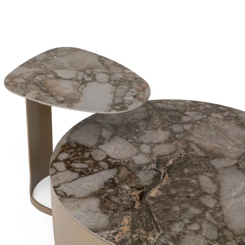 Luxueuses tables basses gigognes en marbre sur fond blanc de LEOPARD Furniture, Canada. Design contemporain élégant.