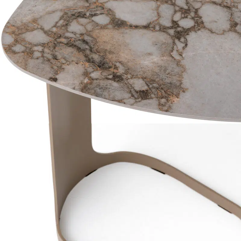 Table basse moderne de luxe en marbre, base beige, sur fond blanc de LEOPARD Furniture, Canada.