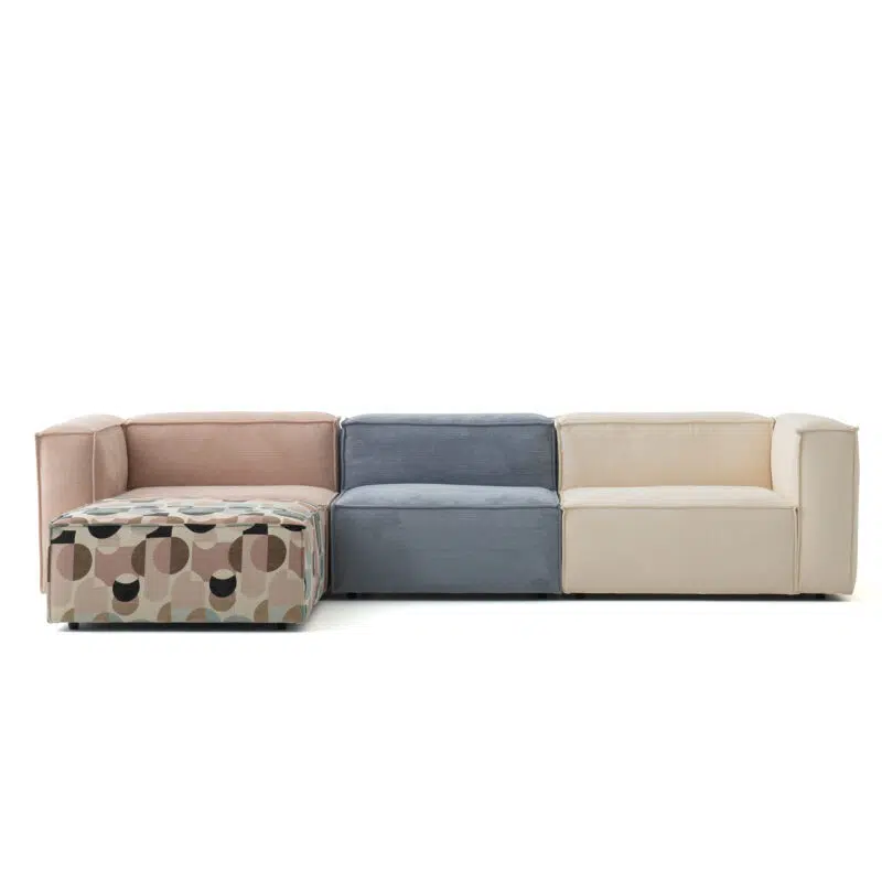 Canapé sectionnel modulable de LEOPARD Furniture sur fond blanc, au design moderne et multicolore pour les intérieurs haut de gamme.