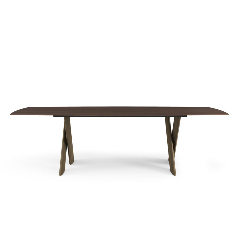 Table de salle à manger élégante en chêne sur fond blanc par LEOPARD Furniture, le meilleur designer d'intérieur du Canada.