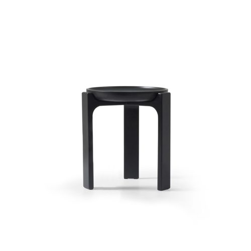 Table d'appoint moderne noire sur fond blanc de LEOPARD Furniture, Canada. Accent minimaliste de la décoration intérieure haut de gamme.