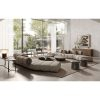 Salon moderne avec canapé modulaire haut de gamme LEOPARD Furniture, vue sur jardin. Décoration intérieure élégante et contemporaine.
