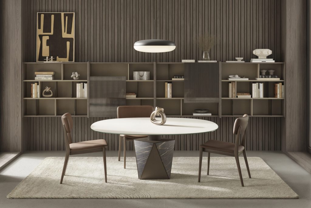 Salle à manger moderne avec table ovale et chaises en cuir marron, design intérieur élégant par LEOPARD Furniture Canada.