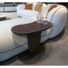 Table d'appoint moderne en bois foncé avec canapé blanc de luxe, salon élégant LEOPARD Furniture Canada.