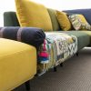 Canapé moderne et coloré avec motifs bohèmes et coussins, parfait pour un salon chic. Boutique haut de gamme LEOPARD.