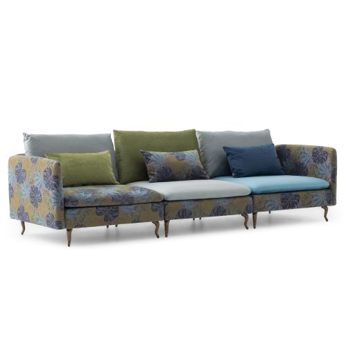 Canapé LEOPARD Furniture coloré et moderne du milieu du siècle sur fond blanc, avec un revêtement floral et des coussins moelleux.