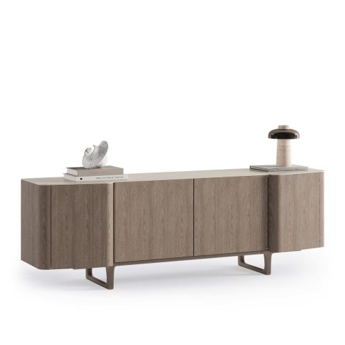 Buffet moderne en chêne avec lampadaire, accessoires déco, sur fond blanc. Élégance signée LEOPARD Furniture Canada.